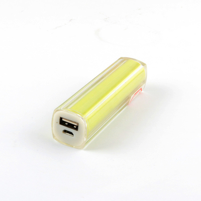 Портативный энергобанк типа ячейки с интерфейсом ввода Micro USB или типа C