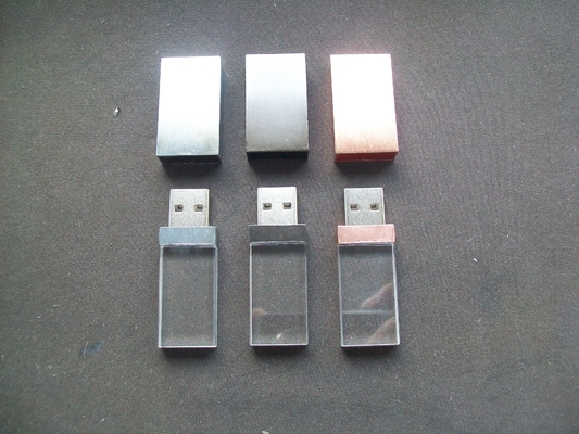 Кристальный USB внутри с светодиодным светом при работе светодиодный свет блестящий