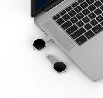 Светодиодная память USB, способная работать от минус 50 до плюс 80 градусов по Цельсию, идеально подходит для обработки данных при экстремальных температурах