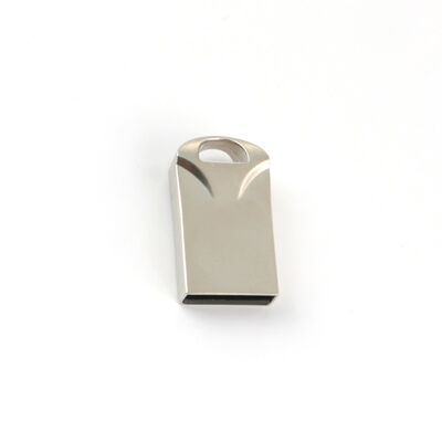 Серебристый, с блестящим металлическим USB-накопителем. Быстрая скорость передачи данных. Прочный металлический корпус, подходит для безопасного хранения данных.
