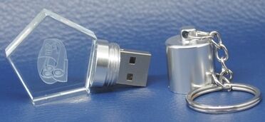 В форме бутылки Хрустальный USB-флеш-накопитель 3.0 Быстрая скорость передачи данных Прочный дизайн Хрустальная банка с гравировкой логотипа