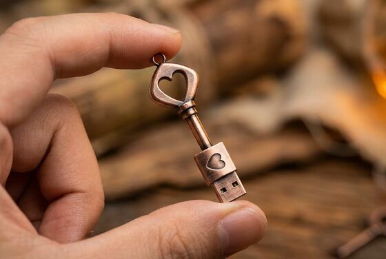 Custom Design Welcome Key usb flash drive offering Speed 10MBs suitable for portable digital storage and data management